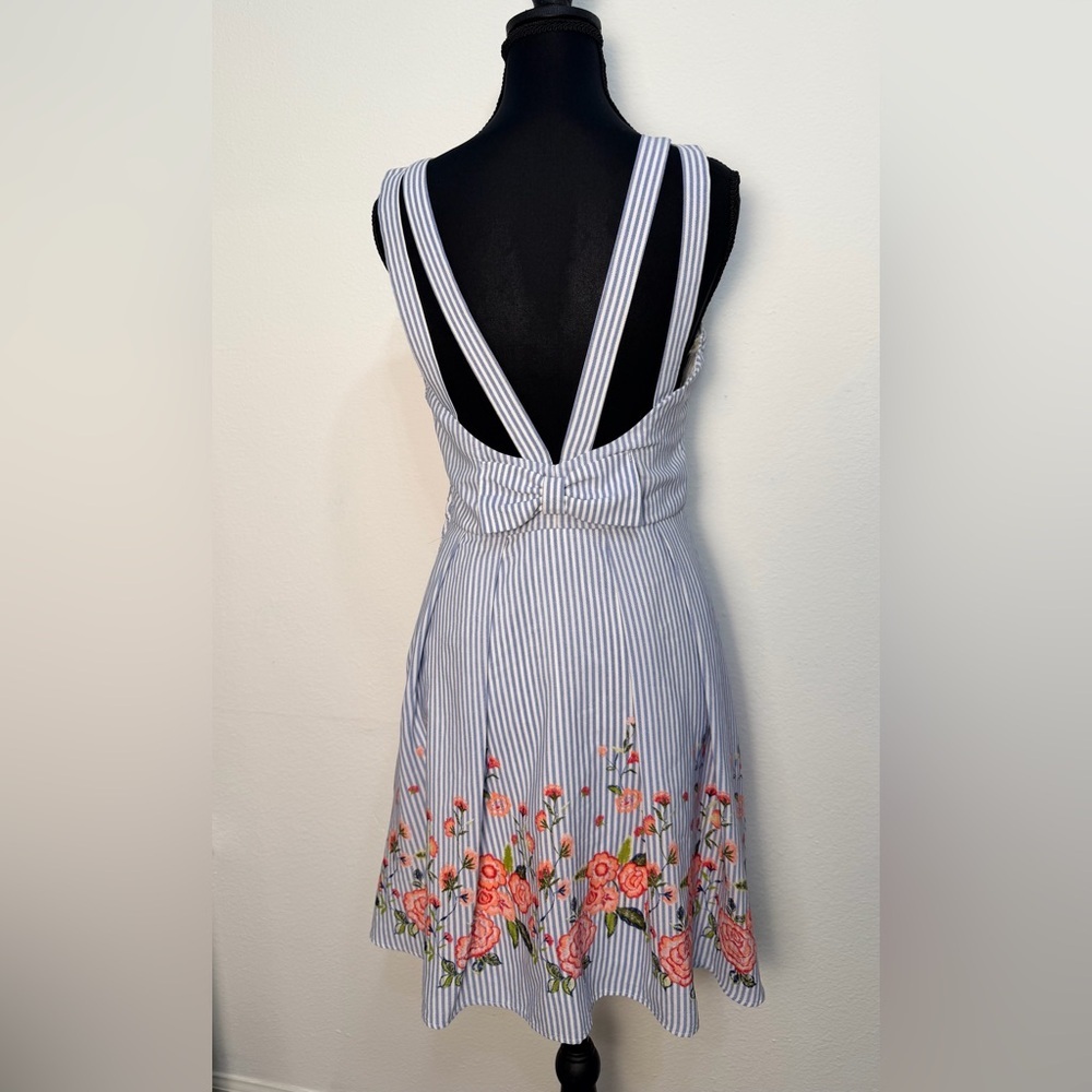 Trixxi Blue White Striped Floral Embroidered Bow Back Dress Size 7‎